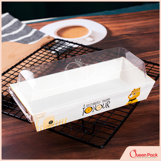 Hộp giấy trắng nắp rời in hình và nắp PET trong suốt, phù hợp đựng bánh, đồ ăn nhẹ.